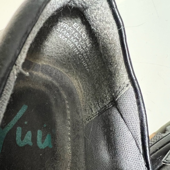 Yuu women’s size 9M Mary Jane’s with diagonal strap top of foot. Black - Picture 5 of 7